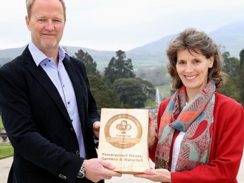 Rob Rankin, Director of the Sustainable Tourism Network, presents Sarah Slazenger, Managing Director of Powerscourt House and Gardens with their Silver certification plaque. 
